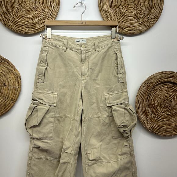 $128 Aritzia TNA Khaki Beige Cargo Pant 4 Y2K Style Pockets Adjustable Ankle - Picture 4 of 6